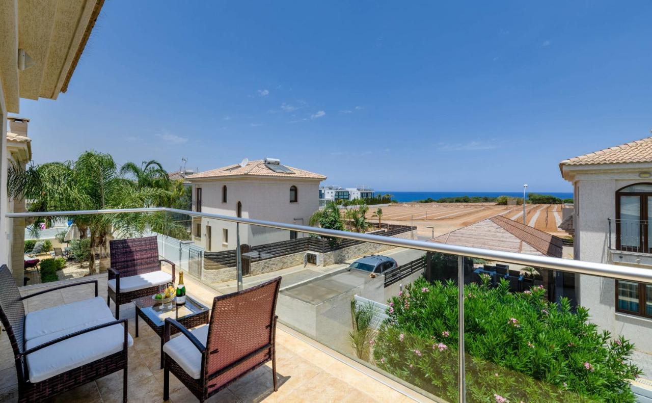 Blue Water Bay Villas パラリムニ エクステリア 写真