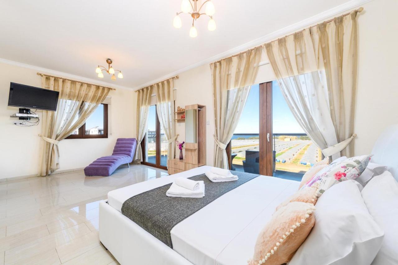 Blue Water Bay Villas パラリムニ エクステリア 写真